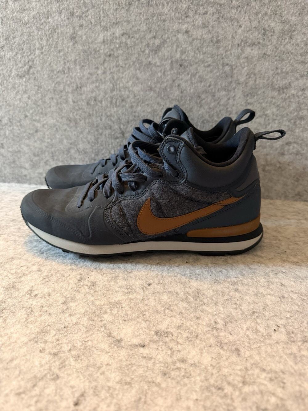 Nike Internationalist Utility Mid Men's Thunder Blue Size 8. Good Condition